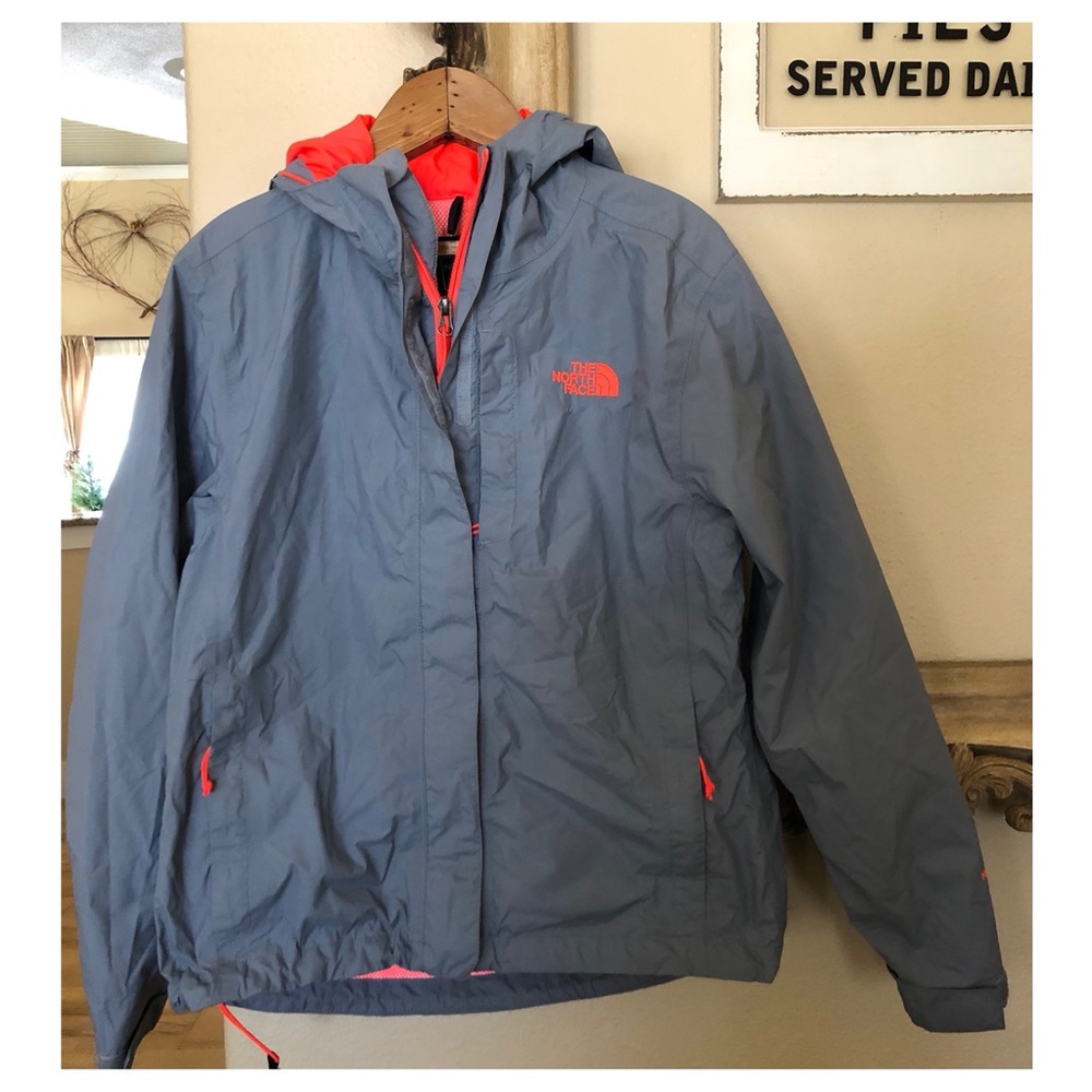 {The North Face} Women’s lightweight windbreaker jacket